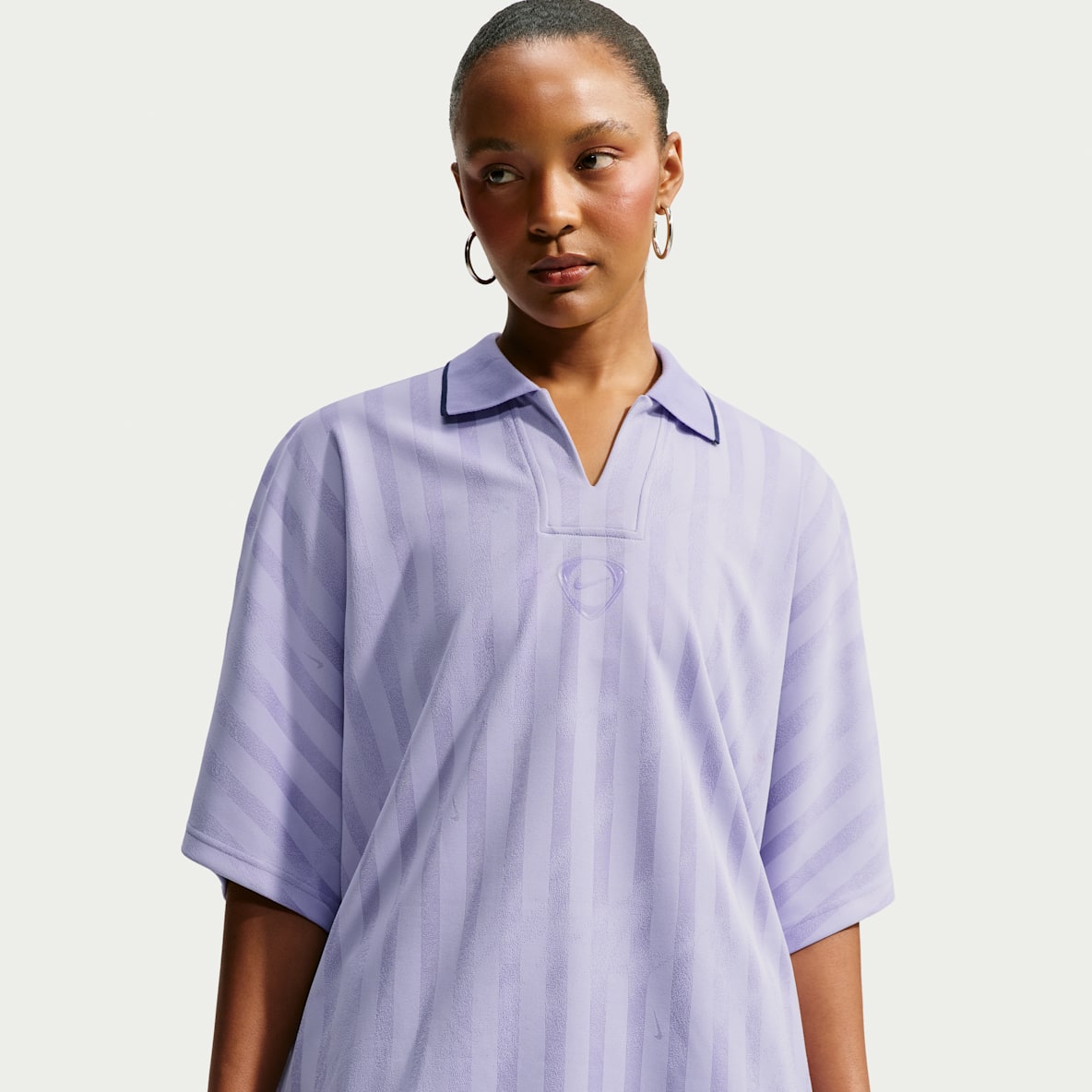 NIKEナイキ＊パープルトップスとシルエットの綺麗なスコート上下セットアップ NIKE公式】 パープル トップス & Tシャツ【ナイキ公式通販】